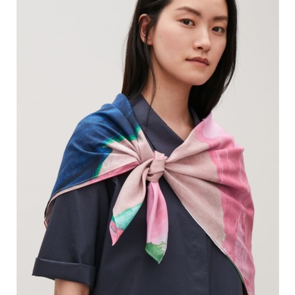 Looking for COS Printed Silk Cotton Scarf - Picture 1 of 1